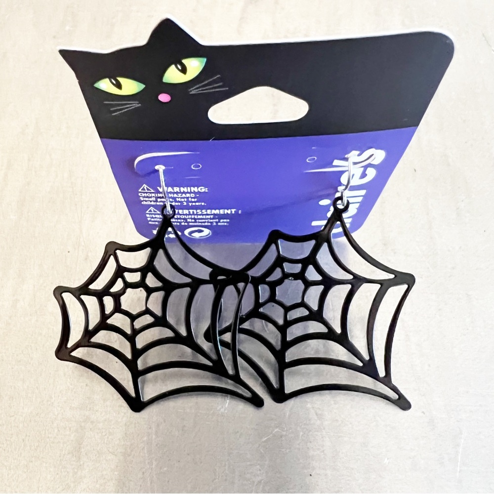 Claire’s Halloween Black Spider Web Earrings